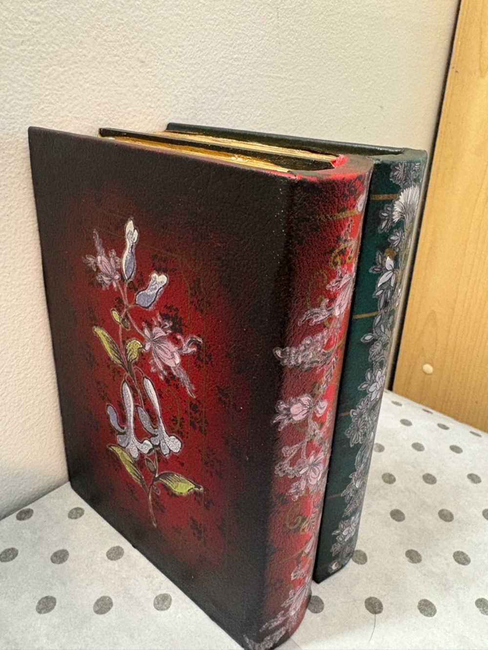 Hideaway Book Box - Picture 7 of 7